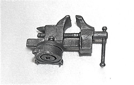 ISL01342 Top Mounted Vise Gunmetal by Island Crafts