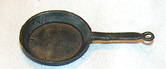 ISL0323 Frying Pan/Medium Handle/Black by Island Crafts