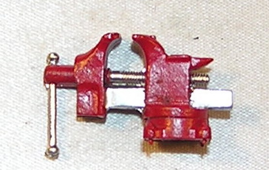 ISL01341 Top Mounted Red Vise by Island Crafts