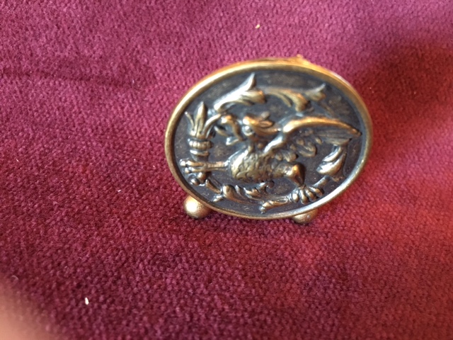 ANTIQUE GOLD ROUND GRIFFON