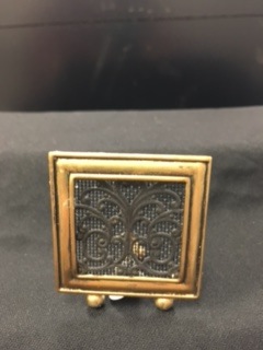 ANTIQUE GOLD SQUARE W BLACK INSERT